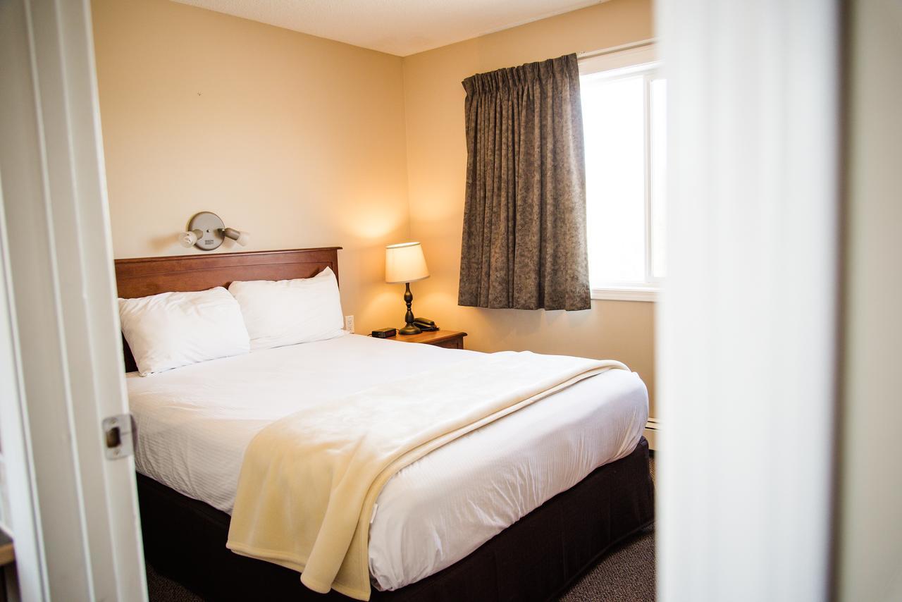 Carmel Inn Prince George Bagian luar foto