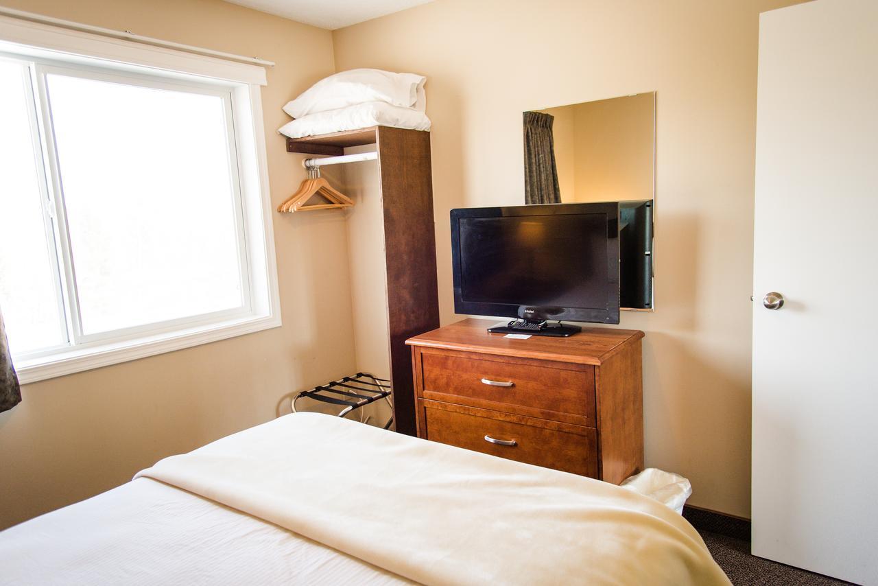 Carmel Inn Prince George Bagian luar foto