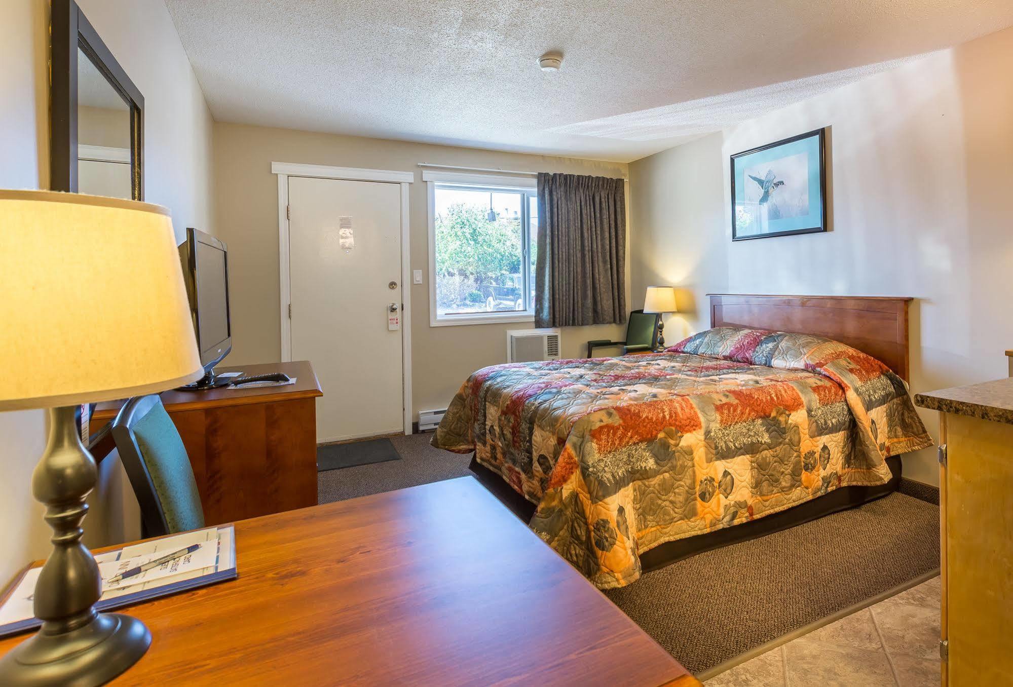 Carmel Inn Prince George Bagian luar foto