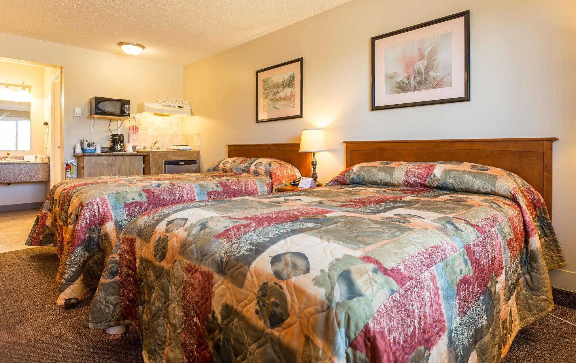 Carmel Inn Prince George Bagian luar foto