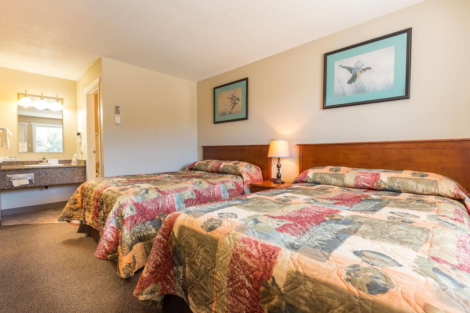 Carmel Inn Prince George Bagian luar foto