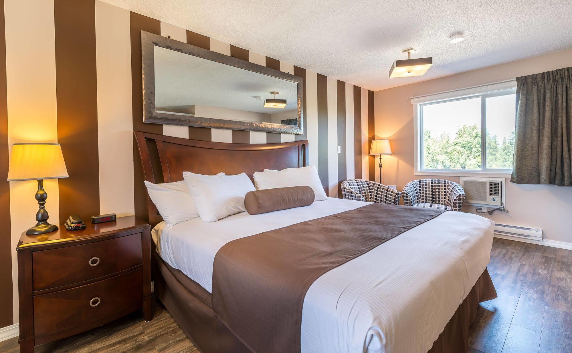 Carmel Inn Prince George Bagian luar foto