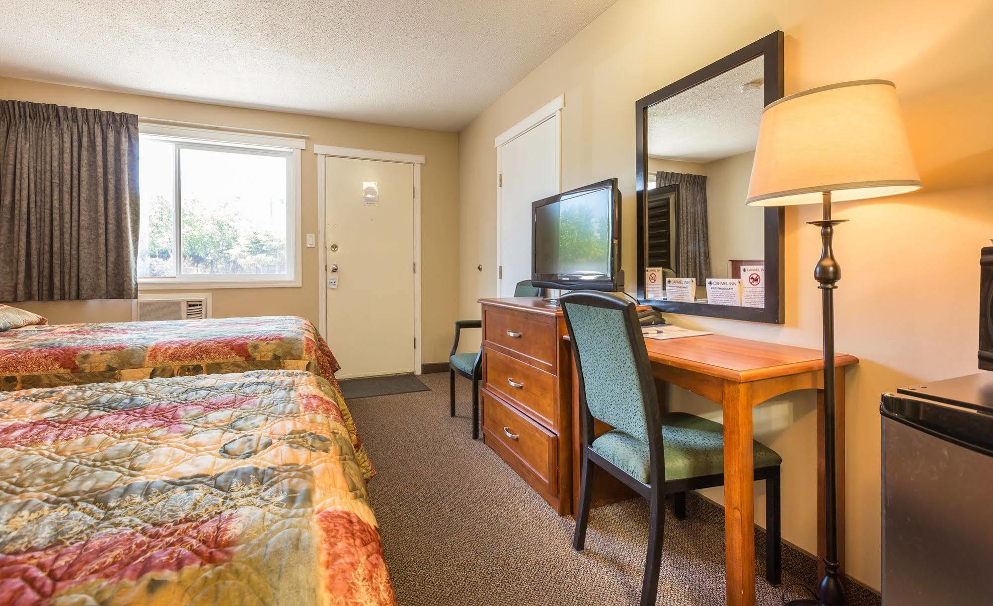 Carmel Inn Prince George Bagian luar foto