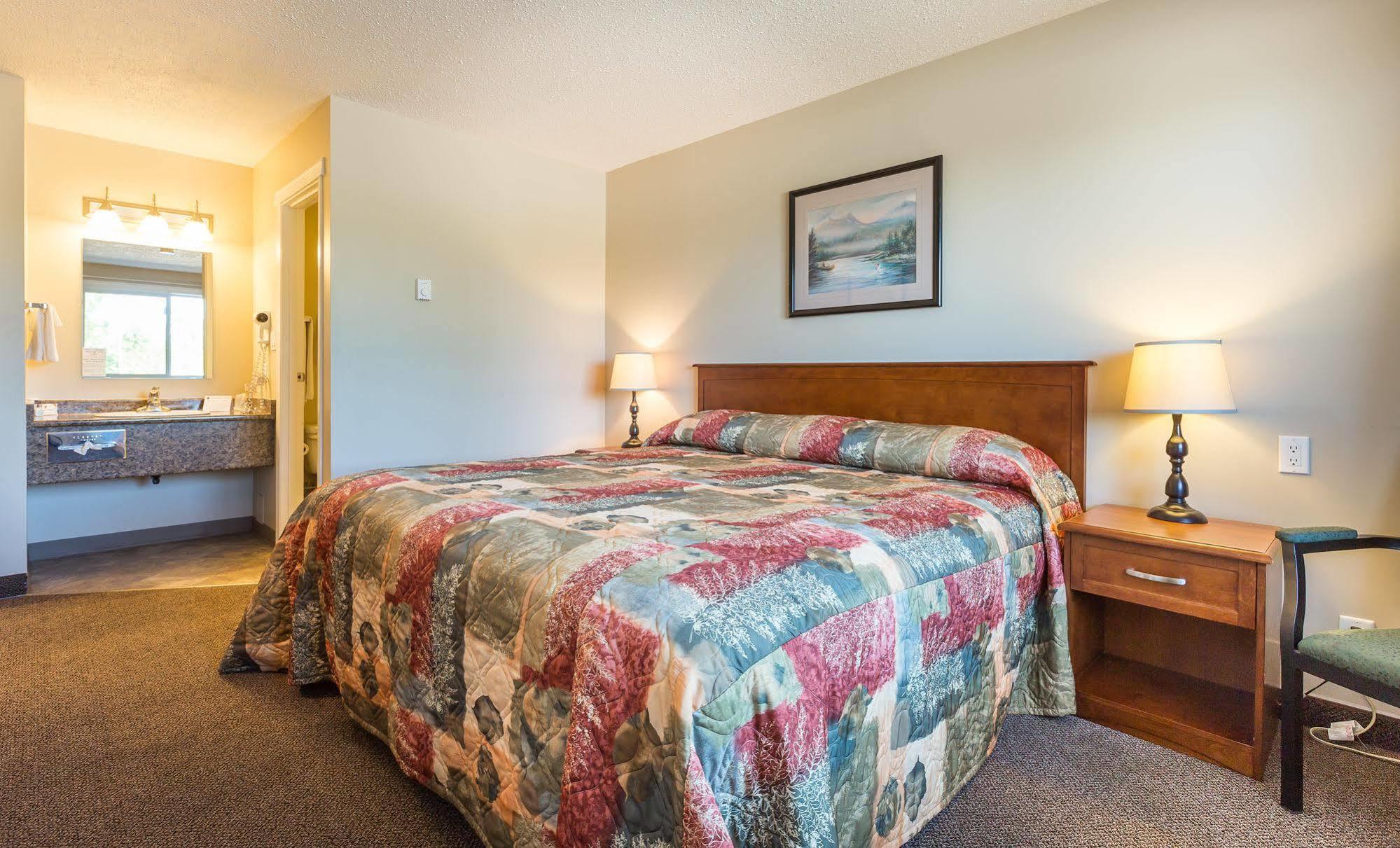 Carmel Inn Prince George Bagian luar foto