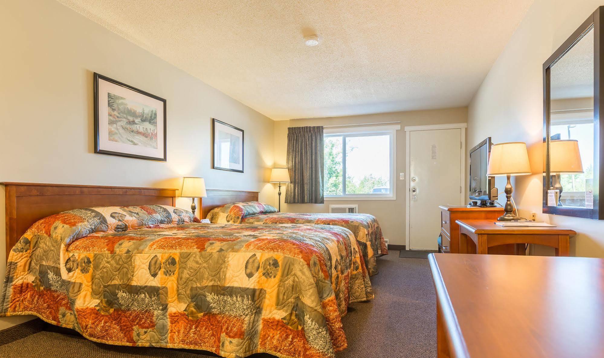 Carmel Inn Prince George Bagian luar foto