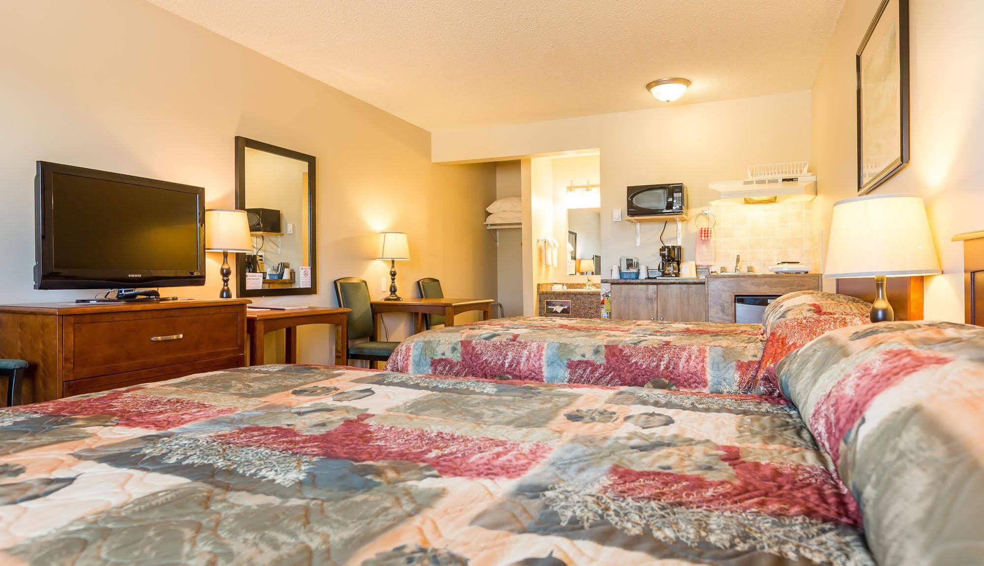 Carmel Inn Prince George Bagian luar foto